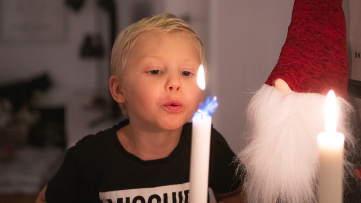 20201124 Alfred och familjen Janliden f&aring;r fira jul hemma i &aring;r. F&ouml;rra &aring;ret firade de jul p&aring; sjukhuset d&aring; sonen Alfred fick cancer, den 24 november 2020Foto: Fredrik Karlsson/SolstaFoto