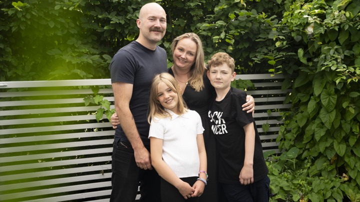 Gabriels (11 &aring;r, MPAL) familj, mamma Frida, pappa Thomas, lillasyster Clara.
